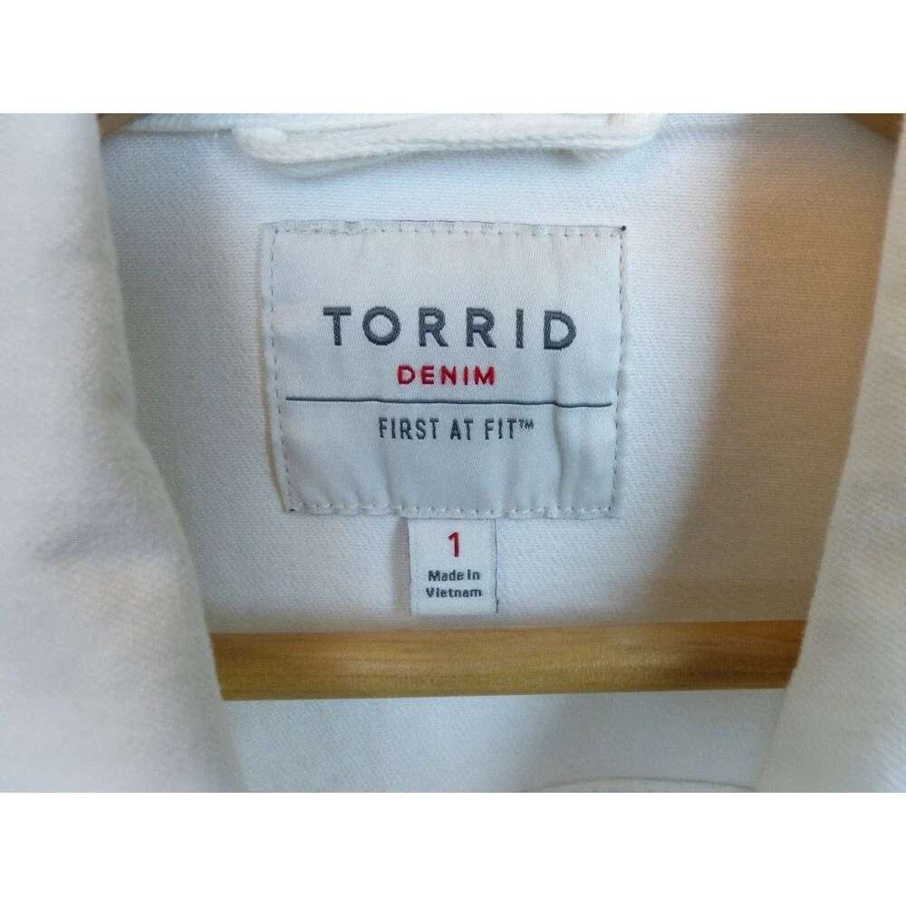 Torrid Jacket Womens Plus Size 1X 14-16 White Denim Trucker Stretch Cotton NWOT